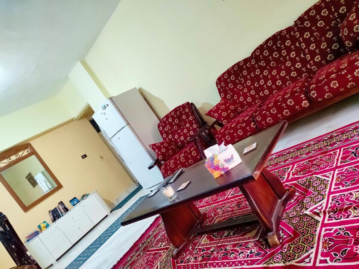 Cozy Guc View Female-home - Near To Airport شقة *